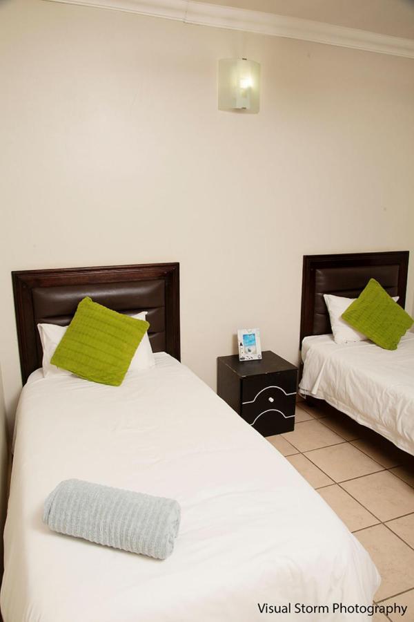 Palm Valley Inn And Day Spa Hartbeespoort Exteriör bild