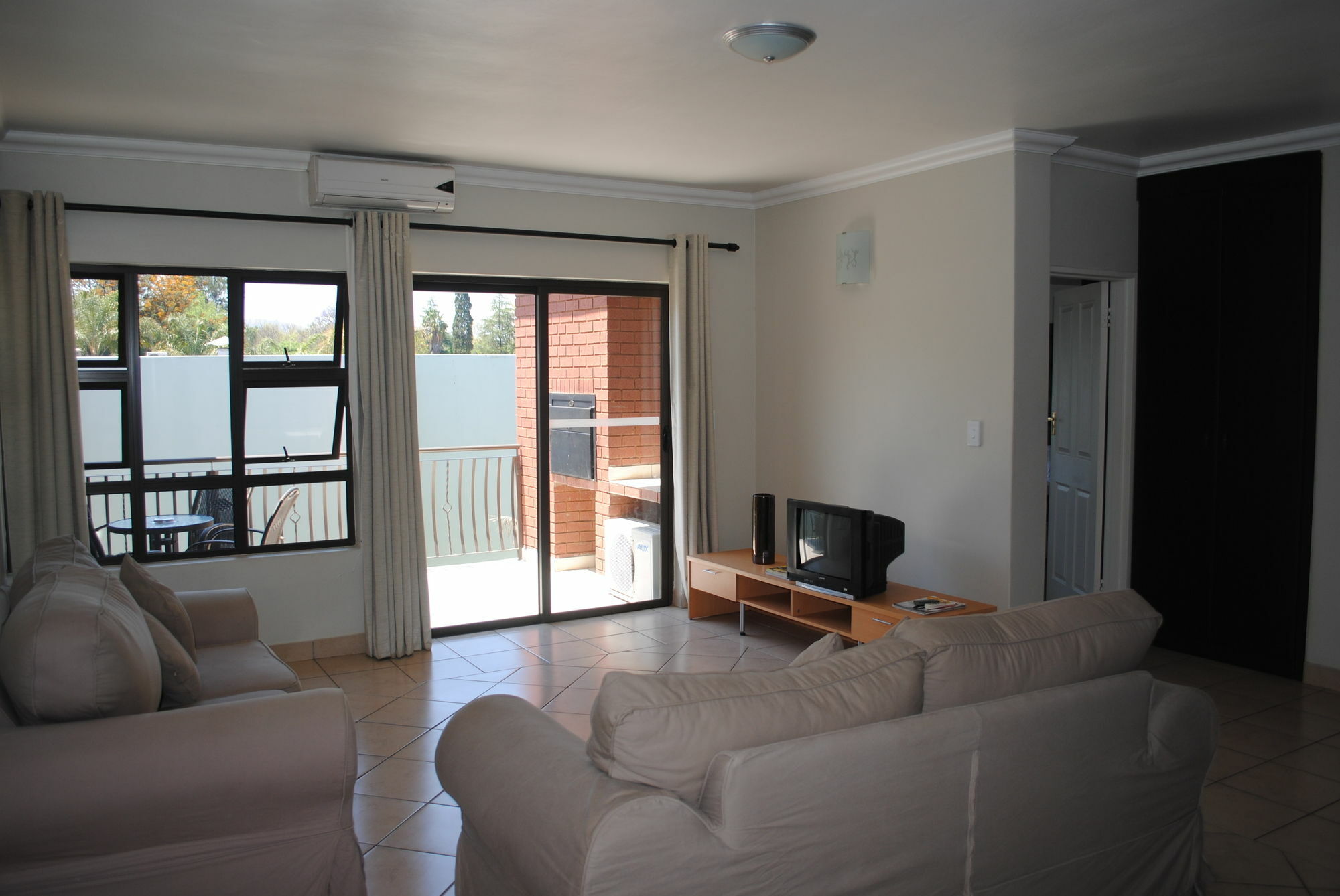 Palm Valley Inn And Day Spa Hartbeespoort Exteriör bild