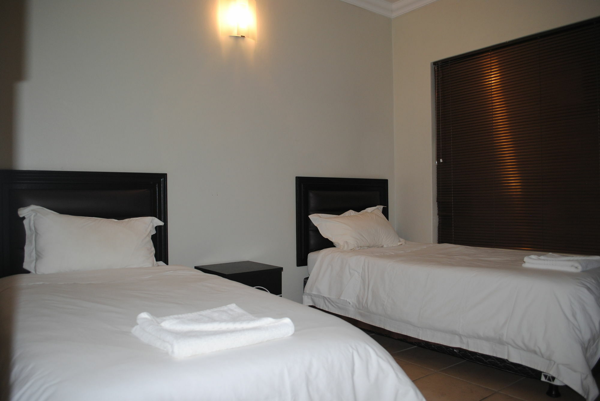 Palm Valley Inn And Day Spa Hartbeespoort Exteriör bild