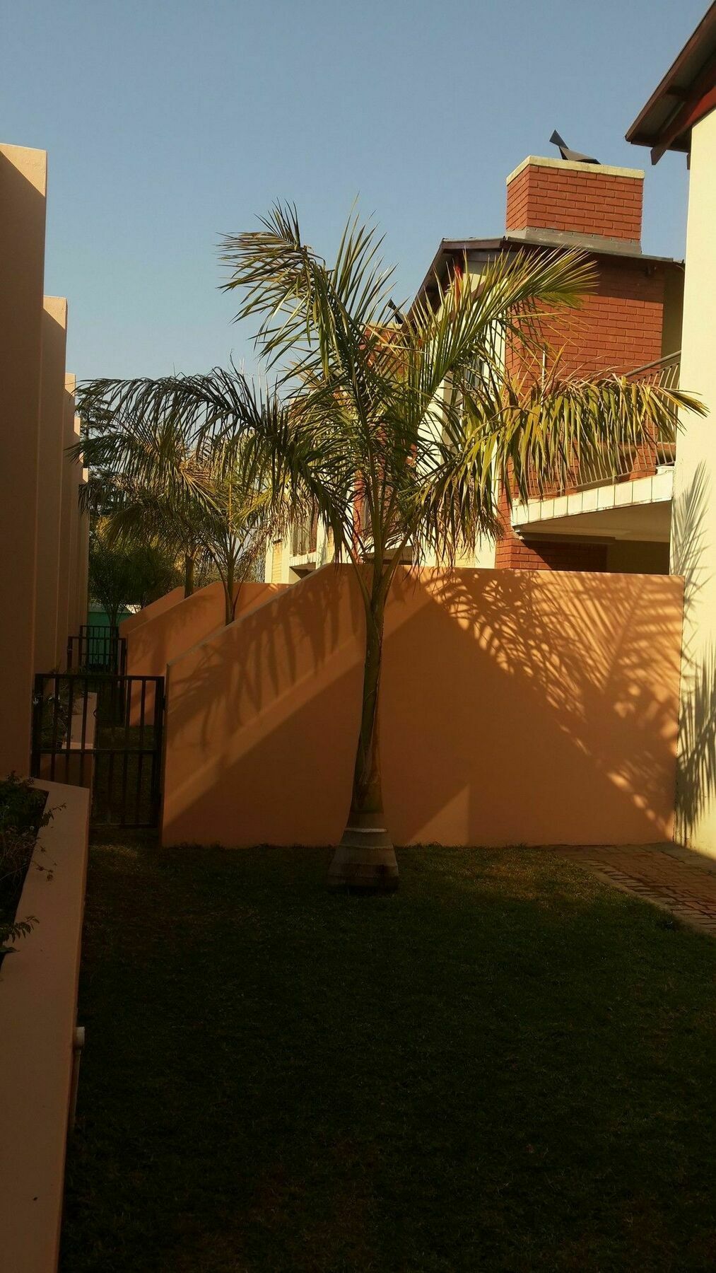 Palm Valley Inn And Day Spa Hartbeespoort Exteriör bild