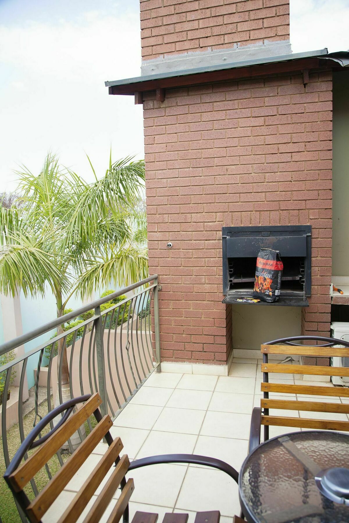 Palm Valley Inn And Day Spa Hartbeespoort Exteriör bild