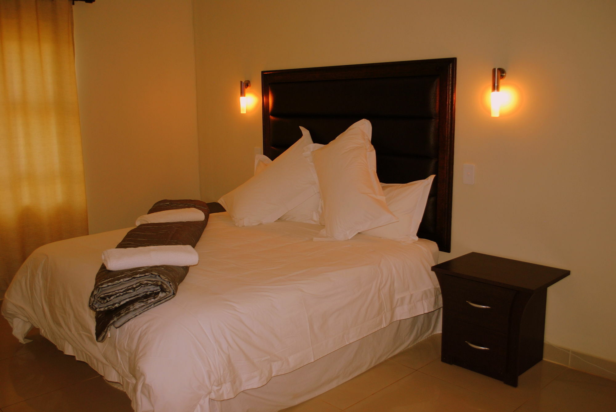 Palm Valley Inn And Day Spa Hartbeespoort Exteriör bild